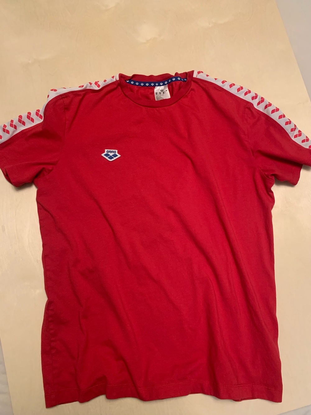 Men’s Red Arena “Mac Swimming” Short-Sleeve Crew Tee w/ White Pattern, Size L